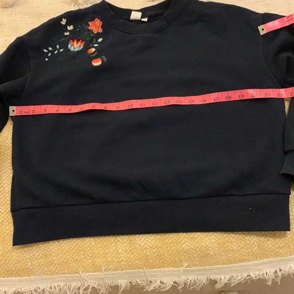 Twik (Simons) Embroidered Oversized and Cropped Sweatshirt - Picture 4 of 6